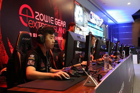 体育业余足球大赛收官 以球会友明年再见