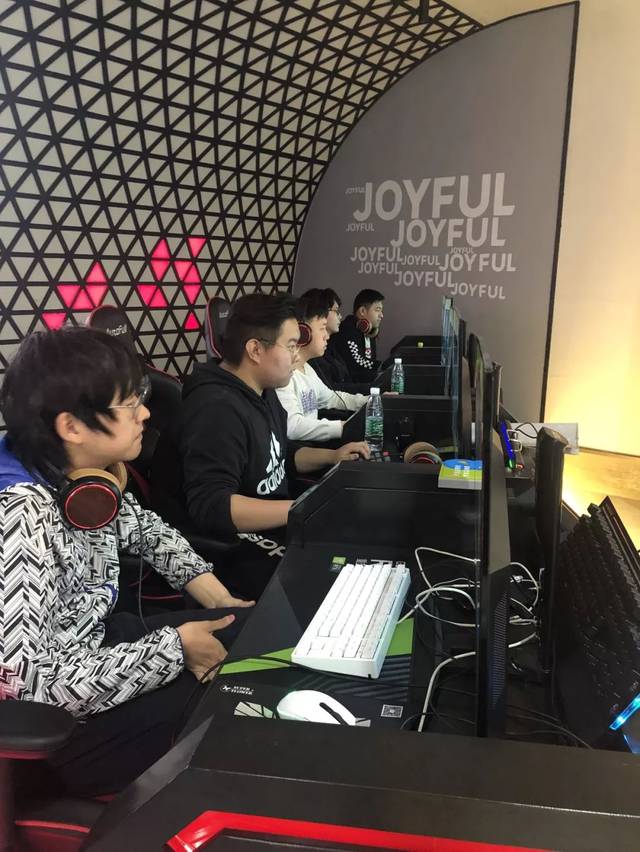 不再只靠 不再只靠